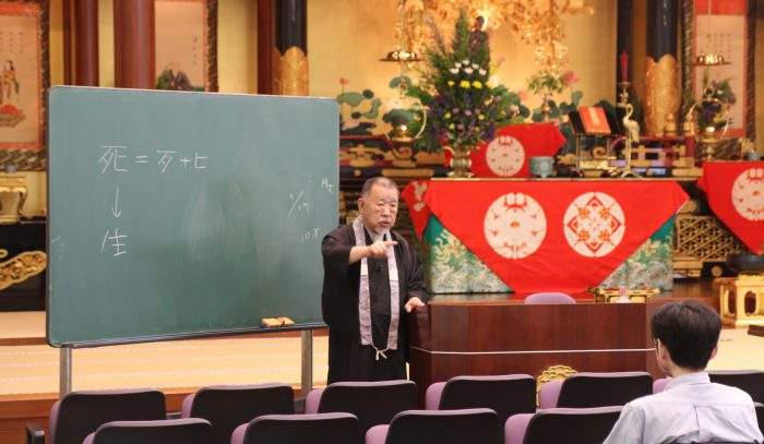 棺桶の中の娘に父親は叫んだ